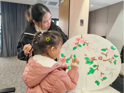 小手繪傳承，傘上綻非遺——霍山縣圖書館“非遺傳承”手繪油紙傘活動紀實